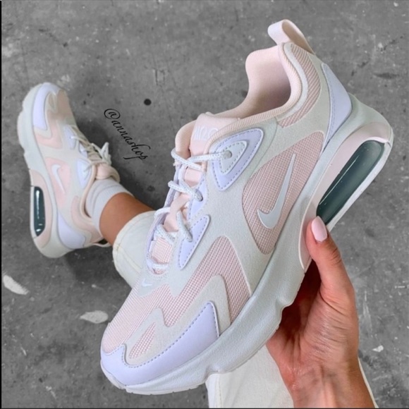 Nike Shoes - NWT Nike Air Max 200
